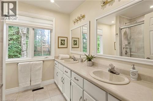 81 Reding Road, Ancaster, ON - Indoor Photo Showing Bathroom