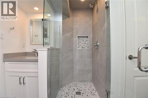 6 Palm Crescent, Brantford, ON - Indoor Photo Showing Bathroom