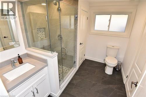 6 Palm Crescent, Brantford, ON - Indoor Photo Showing Bathroom