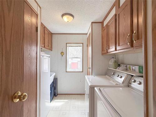 117 Gordon Place, Brandon, MB - Indoor Photo Showing Laundry Room