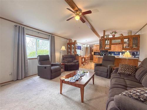 117 Gordon Place, Brandon, MB - Indoor Photo Showing Living Room