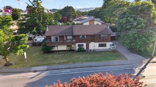 891 Admirals Rd  Esquimalt, BC V9A 2P1