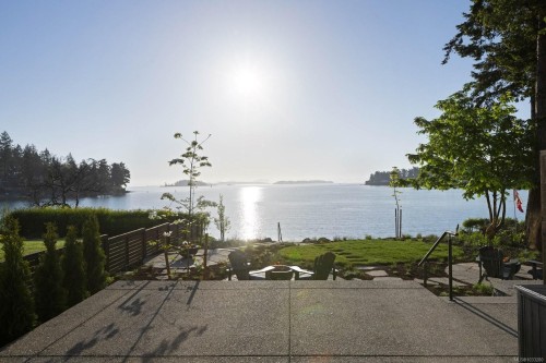 #2-10393 Allbay Rd, Sidney, BC 