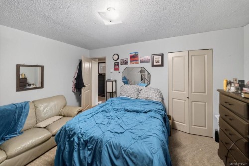 700 Stancombe Rd, Esquimalt, BC - Indoor Photo Showing Bedroom