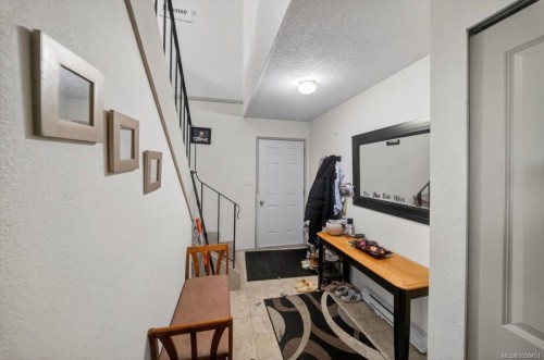 700 Stancombe Rd, Esquimalt, BC - Indoor Photo Showing Other Room