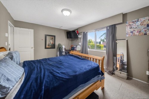 700 Stancombe Rd, Esquimalt, BC - Indoor Photo Showing Bedroom