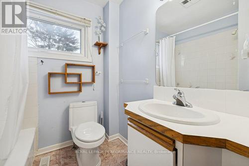 525 Kirkwood Avenue, Ottawa, ON - Indoor Photo Showing Bathroom