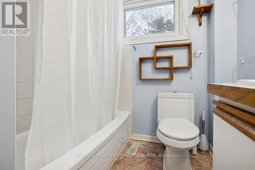 525 Kirkwood Avenue, Ottawa, ON - Indoor Photo Showing Bathroom