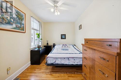 525 Kirkwood Avenue, Ottawa, ON - Indoor Photo Showing Bedroom