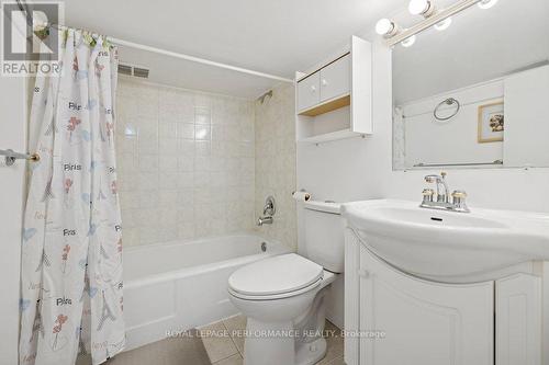 525 Kirkwood Avenue, Ottawa, ON - Indoor Photo Showing Bathroom