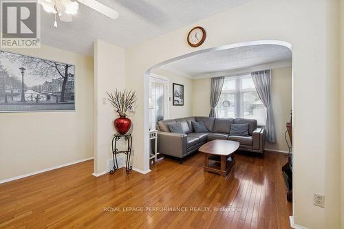 525 Kirkwood Avenue, Ottawa, ON - Indoor Photo Showing Living Room