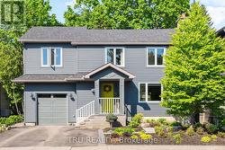 64 STEVENSON AVENUE  Ottawa, ON K1Z 6N1
