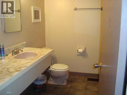 114 Kitza Avenue, Faro, YT - Indoor Photo Showing Bathroom