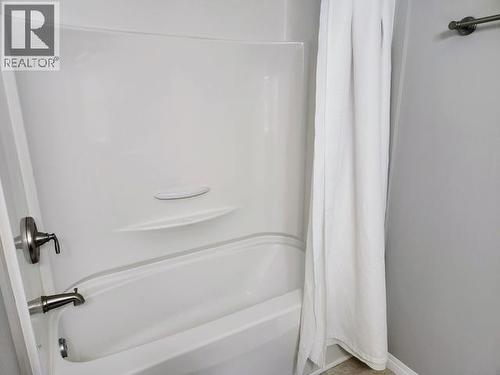 116 Kitza Avenue, Faro, YT - Indoor Photo Showing Bathroom