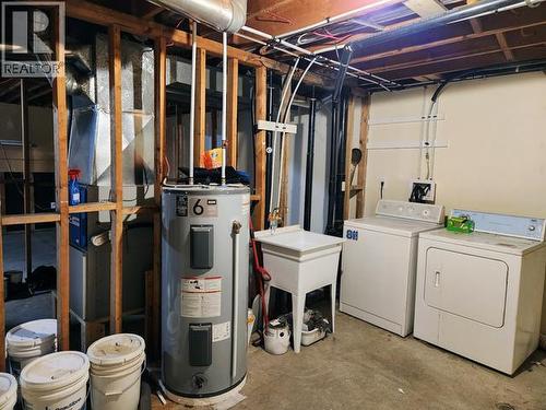 116 Kitza Avenue, Faro, YT - Indoor Photo Showing Laundry Room
