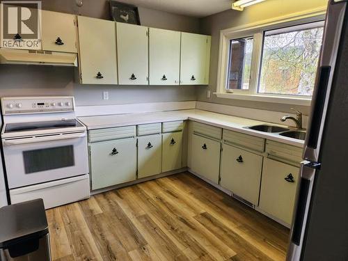 116 Kitza Avenue, Faro, YT - Indoor Photo Showing Kitchen With Double Sink