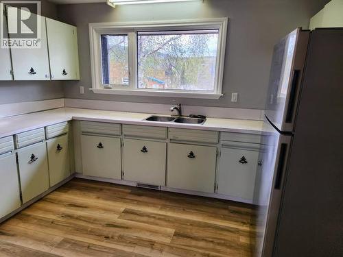 116 Kitza Avenue, Faro, YT - Indoor Photo Showing Kitchen With Double Sink