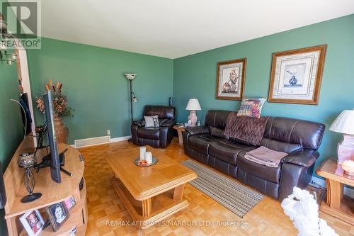 429 Beach Avenue, Cornwall, ON - Indoor Photo Showing Living Room