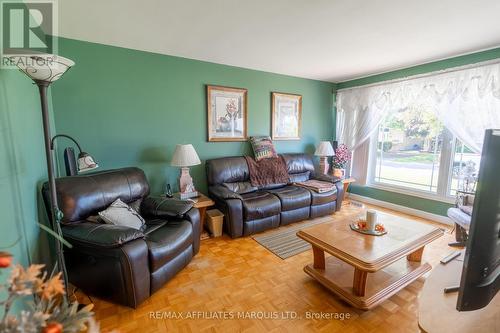 429 Beach Avenue, Cornwall, ON - Indoor Photo Showing Living Room