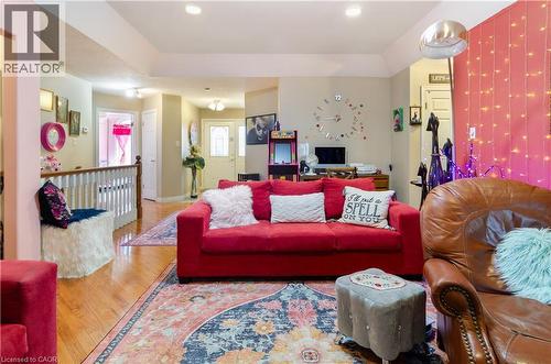 61 Devils Creek Drive, Cambridge, ON - Indoor Photo Showing Living Room