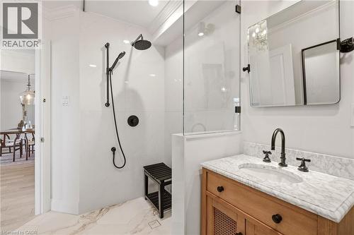 329 Plains Road W, Burlington, ON - Indoor Photo Showing Bathroom