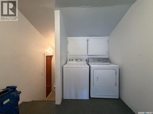 505 Centre Street, Shaunavon, SK - Indoor Photo Showing Laundry Room