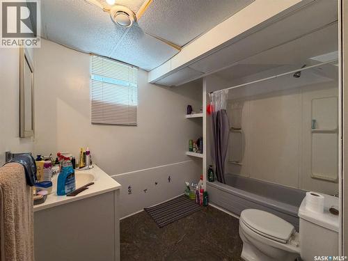 505 Centre Street, Shaunavon, SK - Indoor Photo Showing Bathroom