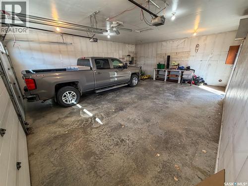 505 Centre Street, Shaunavon, SK - Indoor Photo Showing Garage