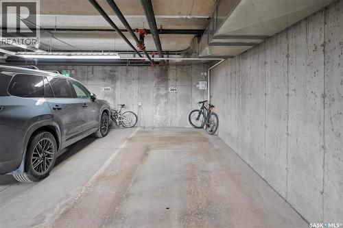 305 2452 Killdeer Drive, North Battleford, SK - Indoor Photo Showing Garage