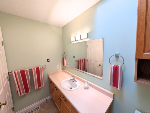 #103-240 Stanford Ave East, Parksville, BC 