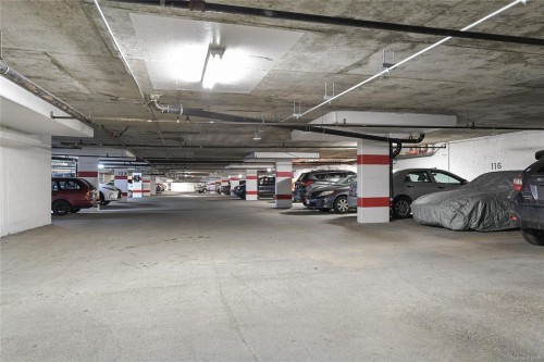 #1101-327 Maitland St, Victoria, BC - Indoor Photo Showing Garage