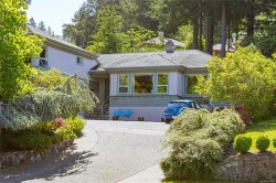 4343 Emily Carr Dr Saanich, BC V8X 5E4