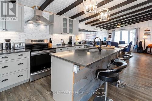 577 Edgewater Place, Haldimand, ON - Indoor Photo Showing Kitchen