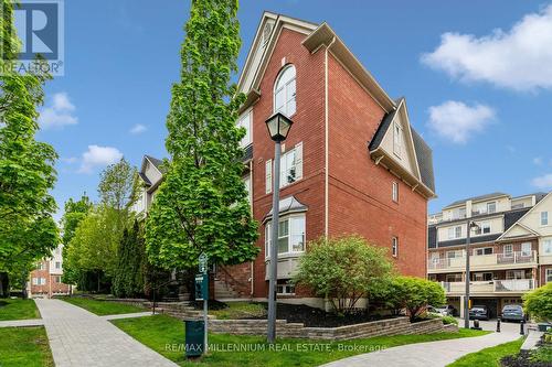 4 - 774 NEIGHBOURHOOD CIRCLE  Mississauga, ON L5B 0B6
