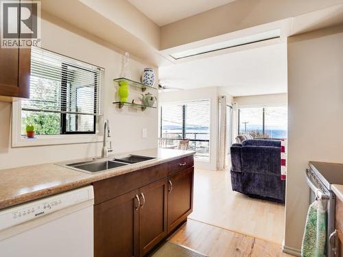 8-3818 Joyce Ave, Powell River, BC - Indoor Photo Showing Kitchen With Double Sink