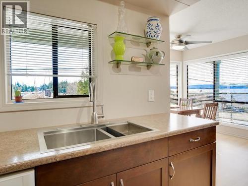 8-3818 Joyce Ave, Powell River, BC - Indoor Photo Showing Kitchen With Double Sink