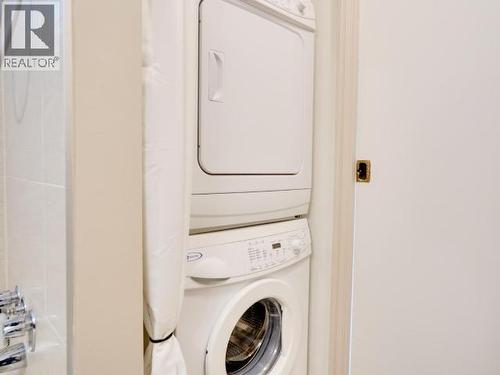 8-3818 Joyce Ave, Powell River, BC - Indoor Photo Showing Laundry Room