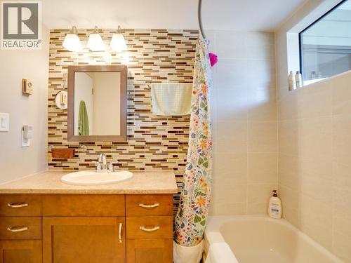 8-3818 Joyce Ave, Powell River, BC - Indoor Photo Showing Bathroom