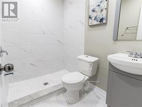 15 Spiers Crescent, Cambridge, ON - Indoor Photo Showing Bathroom