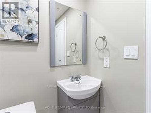 15 Spiers Crescent, Cambridge, ON - Indoor Photo Showing Bathroom