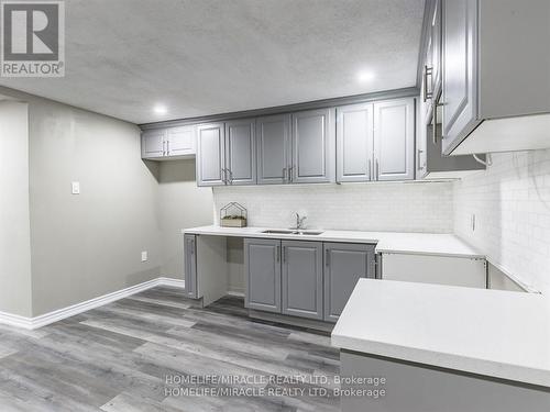 15 Spiers Crescent, Cambridge, ON - Indoor Photo Showing Kitchen With Double Sink