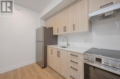SDU - 75A Granton Avenue, Ottawa, ON - Indoor Photo Showing Kitchen