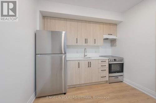 SDU - 75A Granton Avenue, Ottawa, ON - Indoor Photo Showing Kitchen