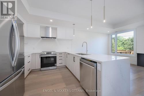 75A Granton Avenue, Ottawa, ON - Indoor Photo Showing Kitchen With Upgraded Kitchen