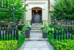 190 DORVAL DRIVE Oakville, ON L6K 0H3