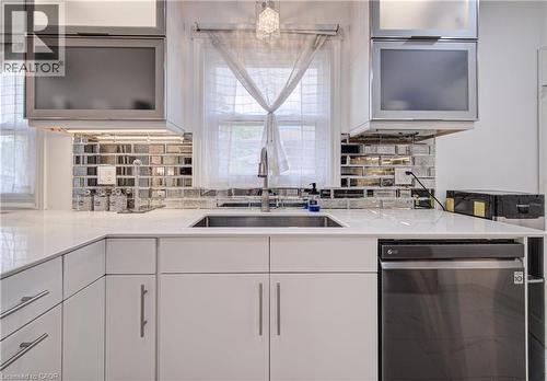 152 Clark Avenue, Kitchener, ON - Indoor Photo Showing Kitchen With Upgraded Kitchen