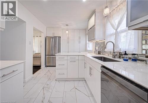 152 Clark Avenue, Kitchener, ON - Indoor Photo Showing Kitchen With Upgraded Kitchen