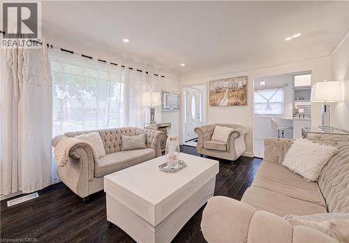 152 Clark Avenue, Kitchener, ON - Indoor Photo Showing Living Room