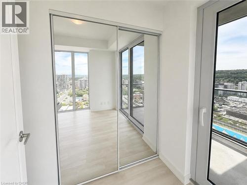 mirrored closet - 75 James Street S Unit# 2614, Hamilton, ON - Indoor Photo Showing Other Room