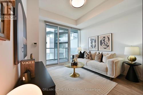 802 - 25 Adra Grado Way, Toronto, ON - Indoor Photo Showing Living Room